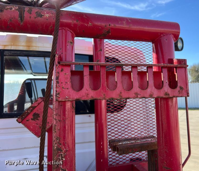 image for item EL5702 2015 International 7300 winch truck