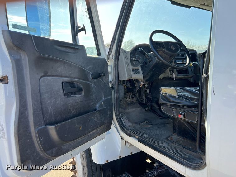 image for item EL5702 2015 International 7300 winch truck