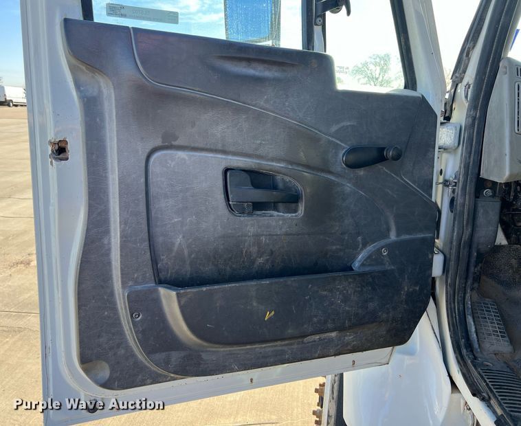 image for item EL5702 2015 International 7300 winch truck