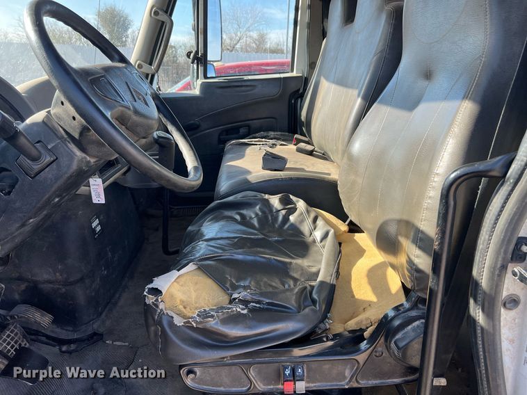 image for item EL5702 2015 International 7300 winch truck