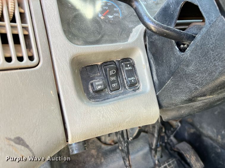 image for item EL5702 2015 International 7300 winch truck