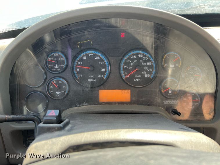 image for item EL5702 2015 International 7300 winch truck