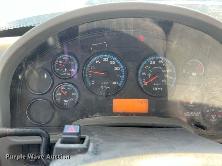 image for item EL5702 2015 International 7300 winch truck