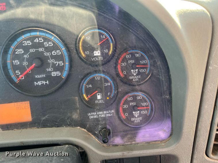 image for item EL5702 2015 International 7300 winch truck