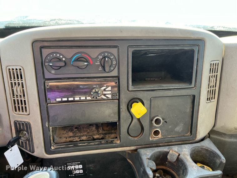 image for item EL5702 2015 International 7300 winch truck