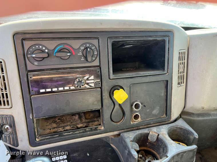 image for item EL5702 2015 International 7300 winch truck