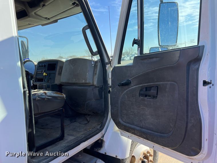 image for item EL5702 2015 International 7300 winch truck