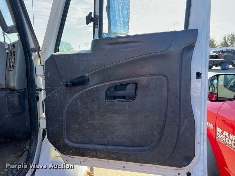 image for item EL5702 2015 International 7300 winch truck