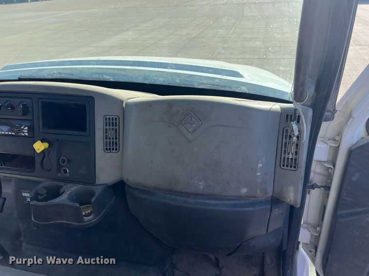 image for item EL5702 2015 International 7300 winch truck