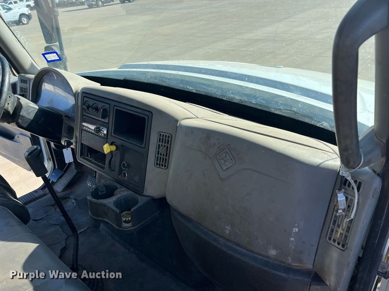 image for item EL5702 2015 International 7300 winch truck