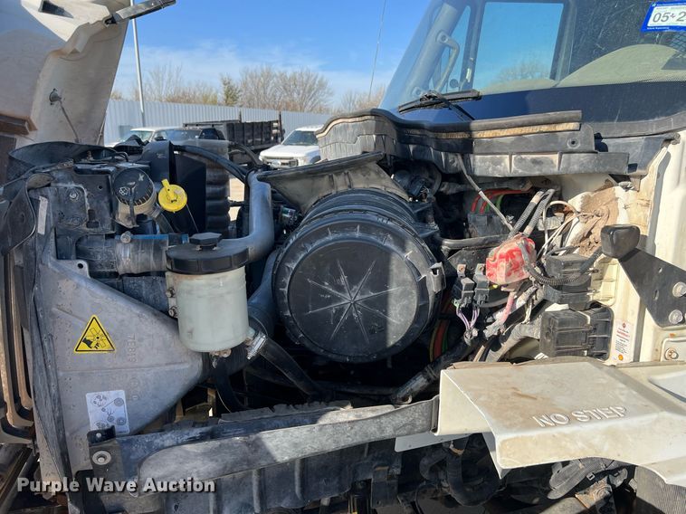 image for item EL5702 2015 International 7300 winch truck