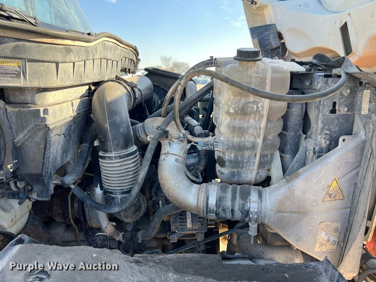 image for item EL5702 2015 International 7300 winch truck