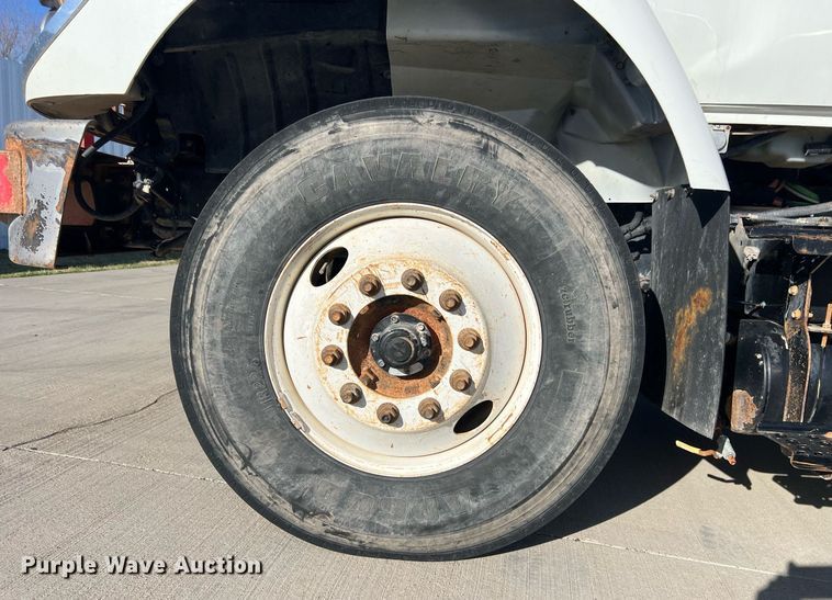 image for item EL5702 2015 International 7300 winch truck