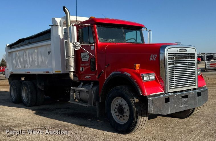 image for item EM3744 2003 Freightliner FLD120SD Classic dump truck