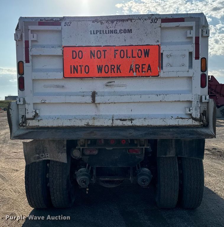 image for item EM3744 2003 Freightliner FLD120SD Classic dump truck