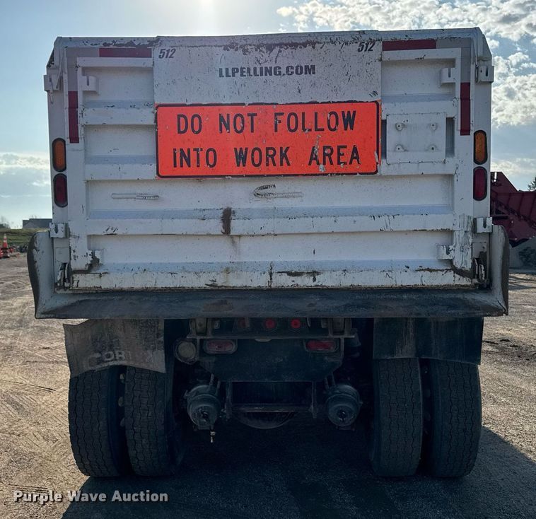 image for item EM3744 2003 Freightliner FLD120SD Classic dump truck