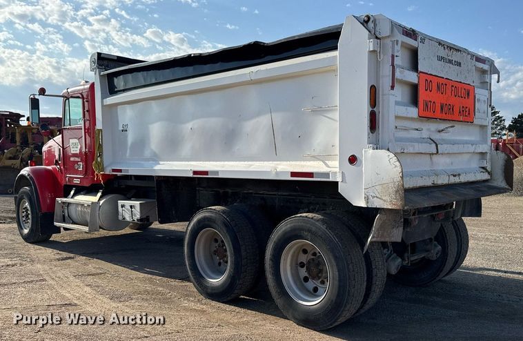 image for item EM3744 2003 Freightliner FLD120SD Classic dump truck