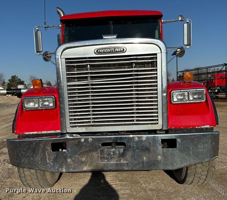 image for item EM3744 2003 Freightliner FLD120SD Classic dump truck