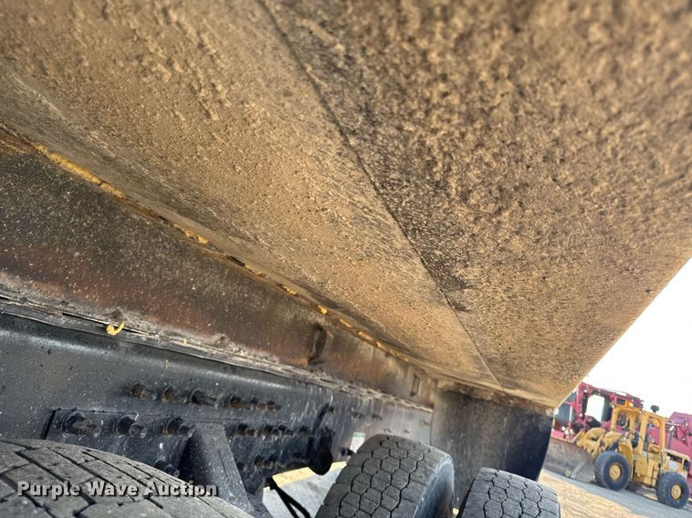 image for item EM3744 2003 Freightliner FLD120SD Classic dump truck