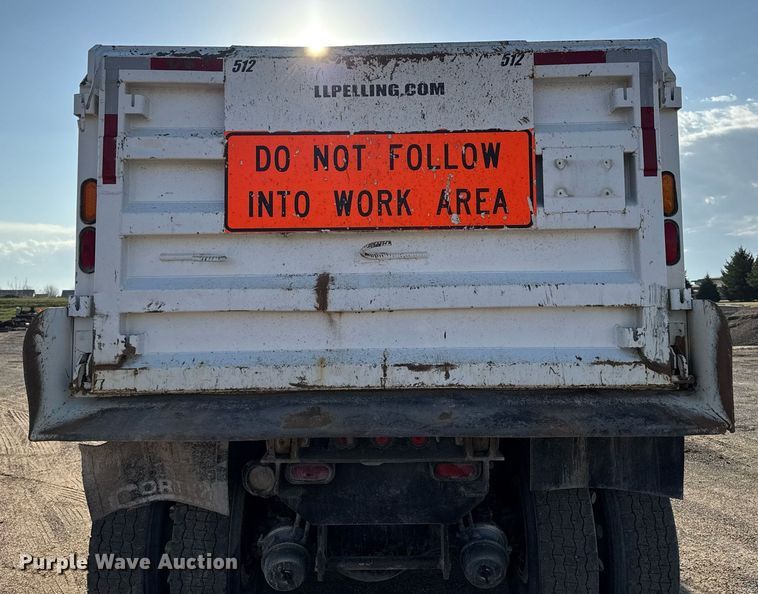 image for item EM3744 2003 Freightliner FLD120SD Classic dump truck