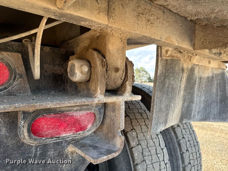 image for item EM3744 2003 Freightliner FLD120SD Classic dump truck