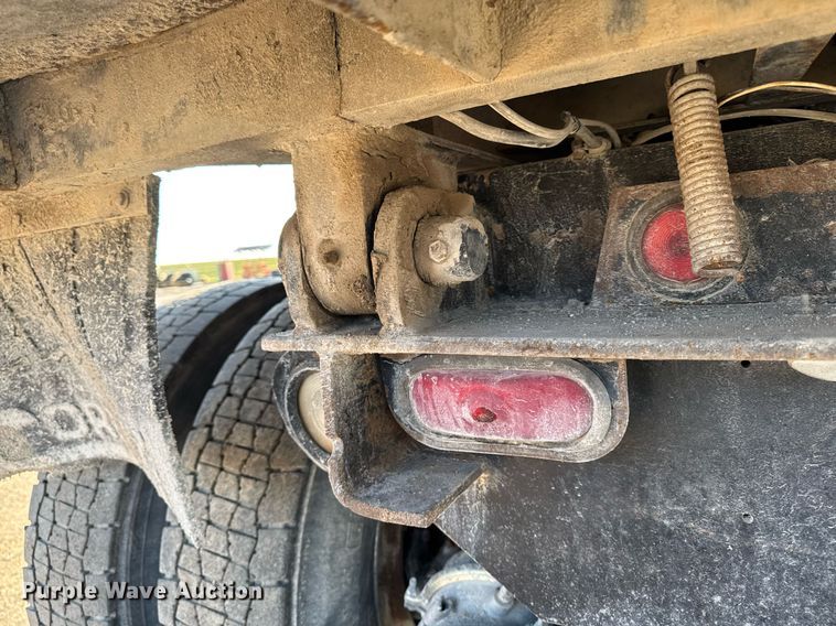 image for item EM3744 2003 Freightliner FLD120SD Classic dump truck