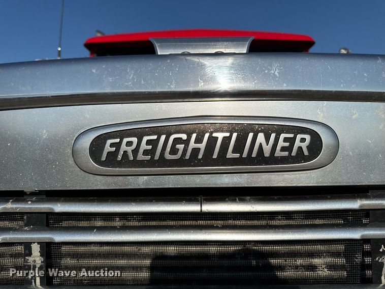 image for item EM3744 2003 Freightliner FLD120SD Classic dump truck