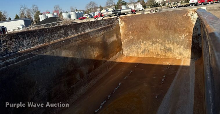 image for item EM3744 2003 Freightliner FLD120SD Classic dump truck