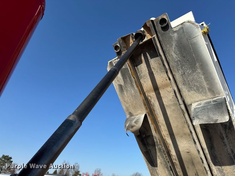 image for item EM3744 2003 Freightliner FLD120SD Classic dump truck