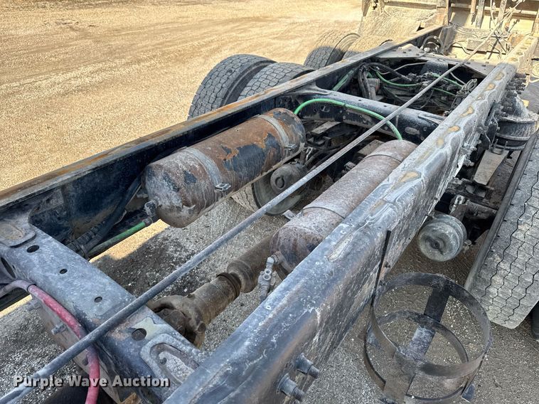 image for item EM3744 2003 Freightliner FLD120SD Classic dump truck