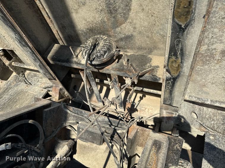 image for item EM3744 2003 Freightliner FLD120SD Classic dump truck