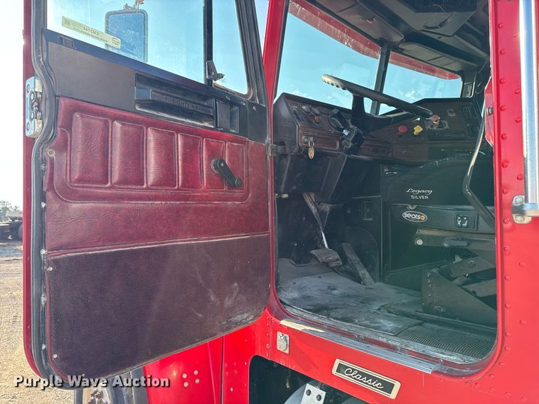 image for item EM3744 2003 Freightliner FLD120SD Classic dump truck