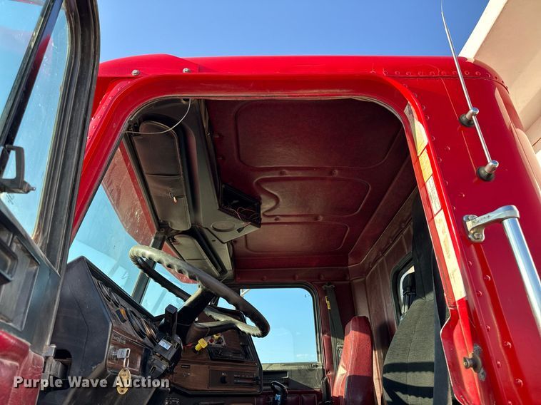 image for item EM3744 2003 Freightliner FLD120SD Classic dump truck