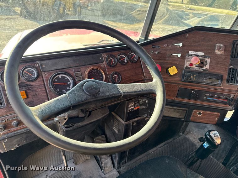 image for item EM3744 2003 Freightliner FLD120SD Classic dump truck