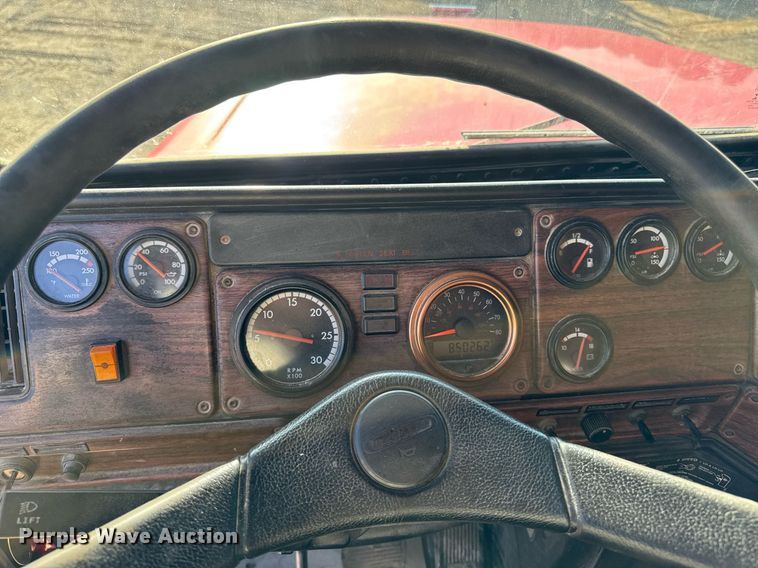 image for item EM3744 2003 Freightliner FLD120SD Classic dump truck