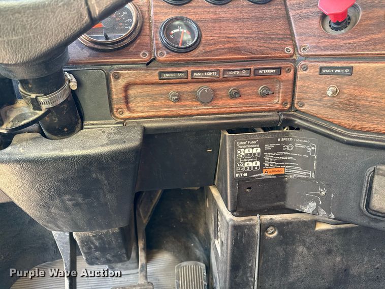 image for item EM3744 2003 Freightliner FLD120SD Classic dump truck