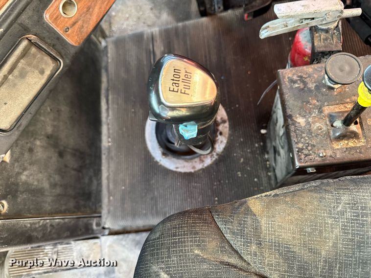 image for item EM3744 2003 Freightliner FLD120SD Classic dump truck