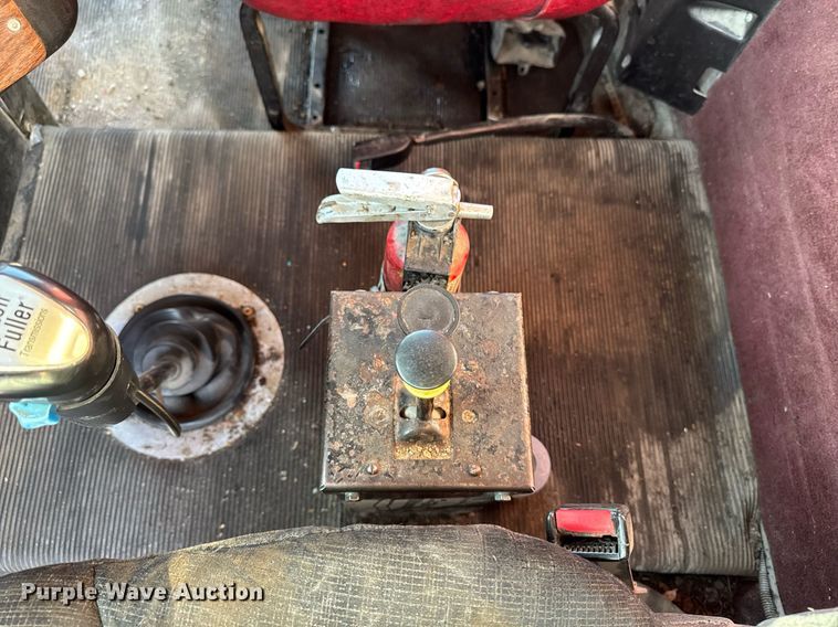 image for item EM3744 2003 Freightliner FLD120SD Classic dump truck