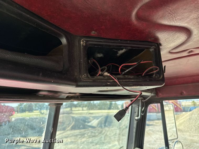 image for item EM3744 2003 Freightliner FLD120SD Classic dump truck