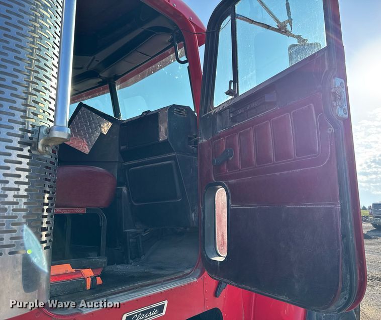 image for item EM3744 2003 Freightliner FLD120SD Classic dump truck