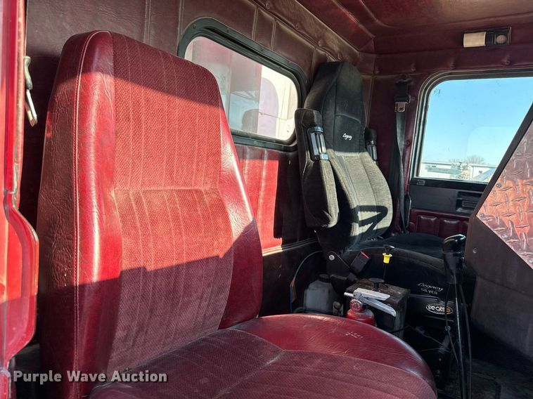 image for item EM3744 2003 Freightliner FLD120SD Classic dump truck