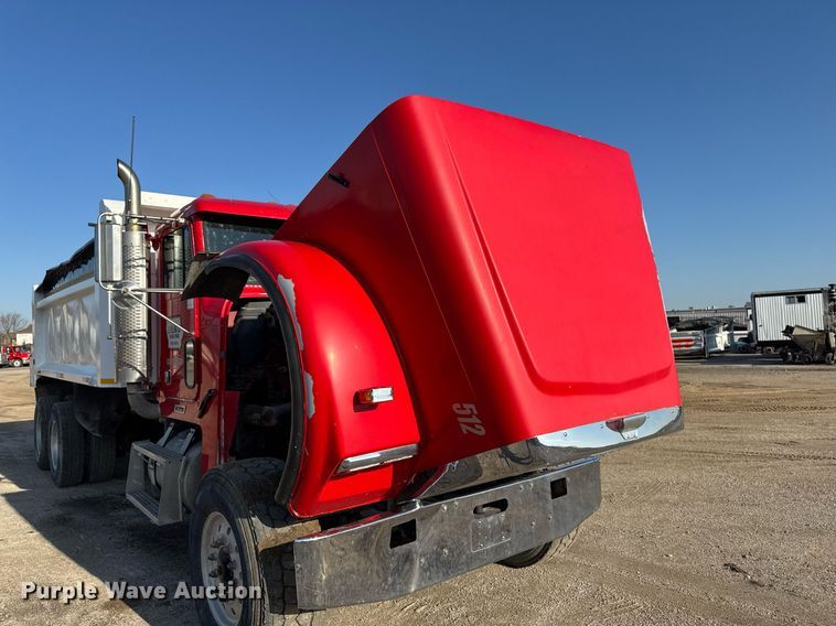 image for item EM3744 2003 Freightliner FLD120SD Classic dump truck