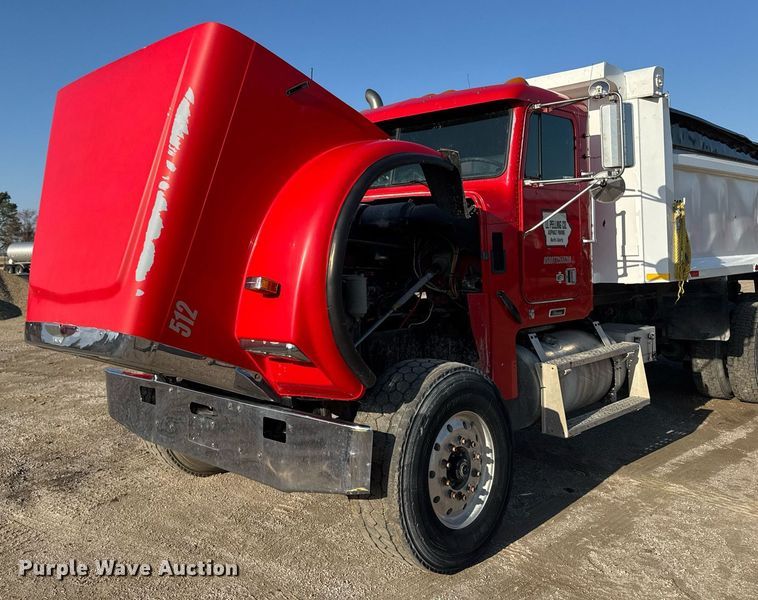 image for item EM3744 2003 Freightliner FLD120SD Classic dump truck