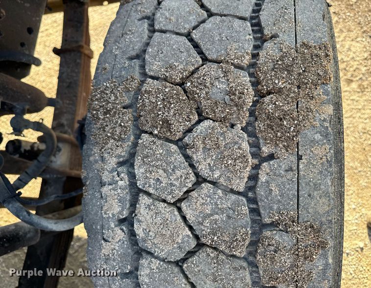 image for item EM3744 2003 Freightliner FLD120SD Classic dump truck