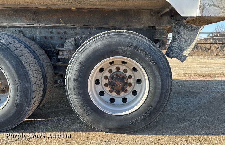 image for item EM3744 2003 Freightliner FLD120SD Classic dump truck