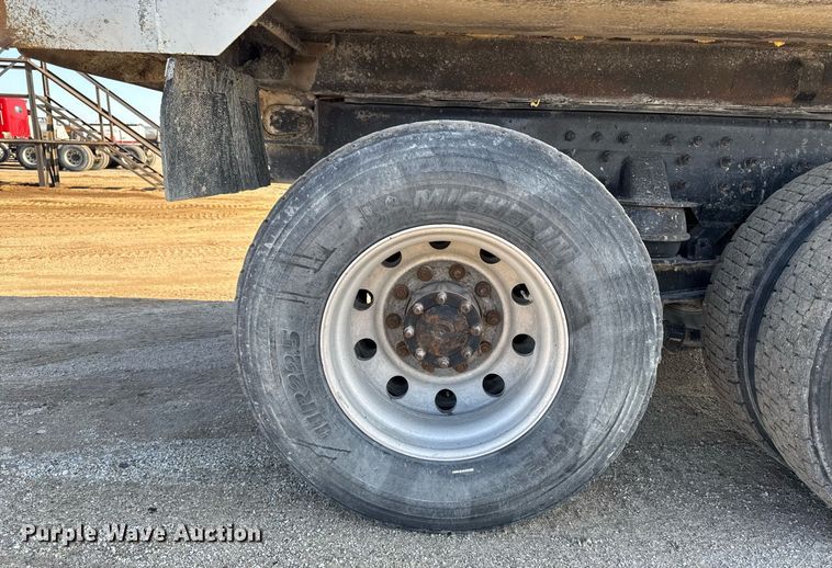 image for item EM3744 2003 Freightliner FLD120SD Classic dump truck