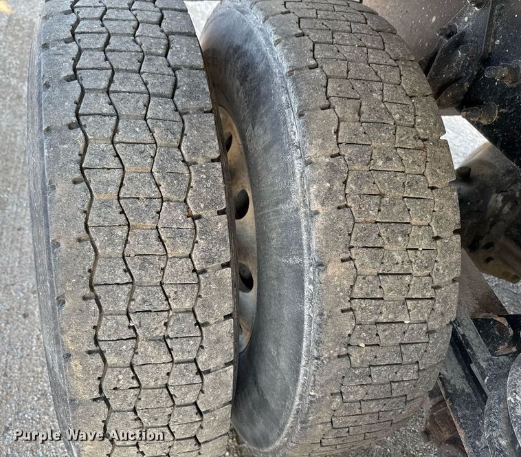 image for item EM3744 2003 Freightliner FLD120SD Classic dump truck