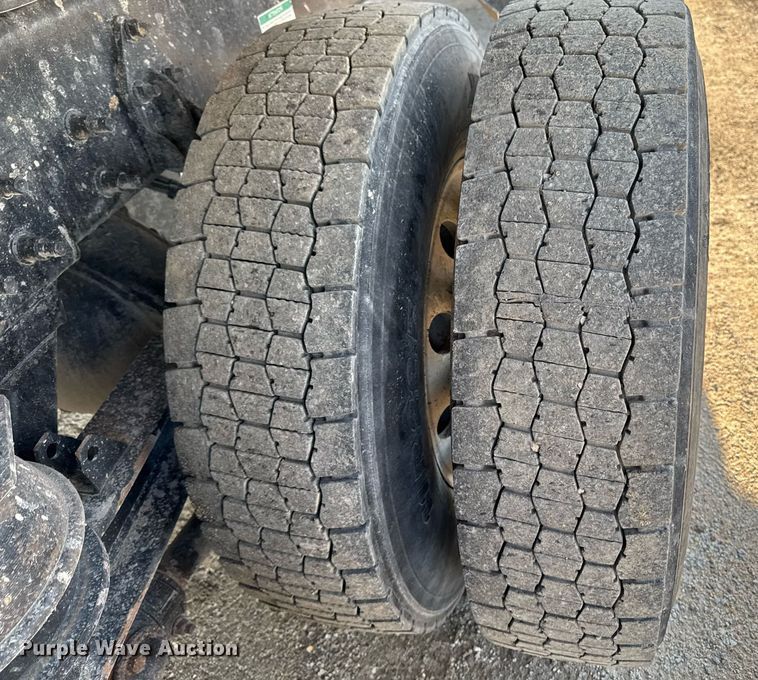 image for item EM3744 2003 Freightliner FLD120SD Classic dump truck