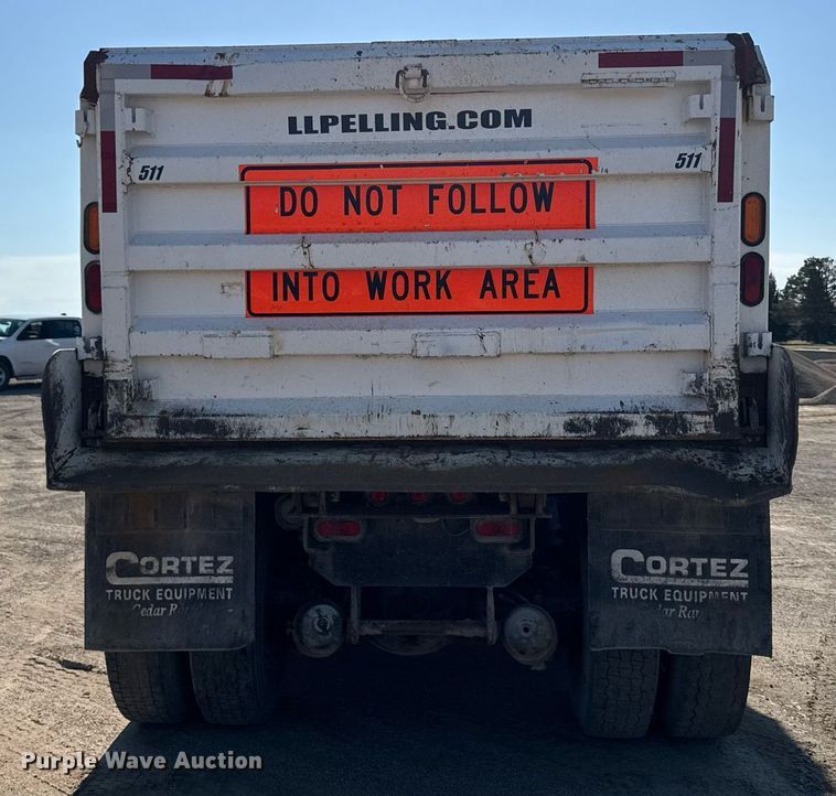 image for item EM3745 2003 Freightliner FLD120SD Classic dump truck