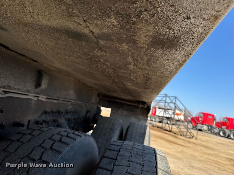 image for item EM3745 2003 Freightliner FLD120SD Classic dump truck